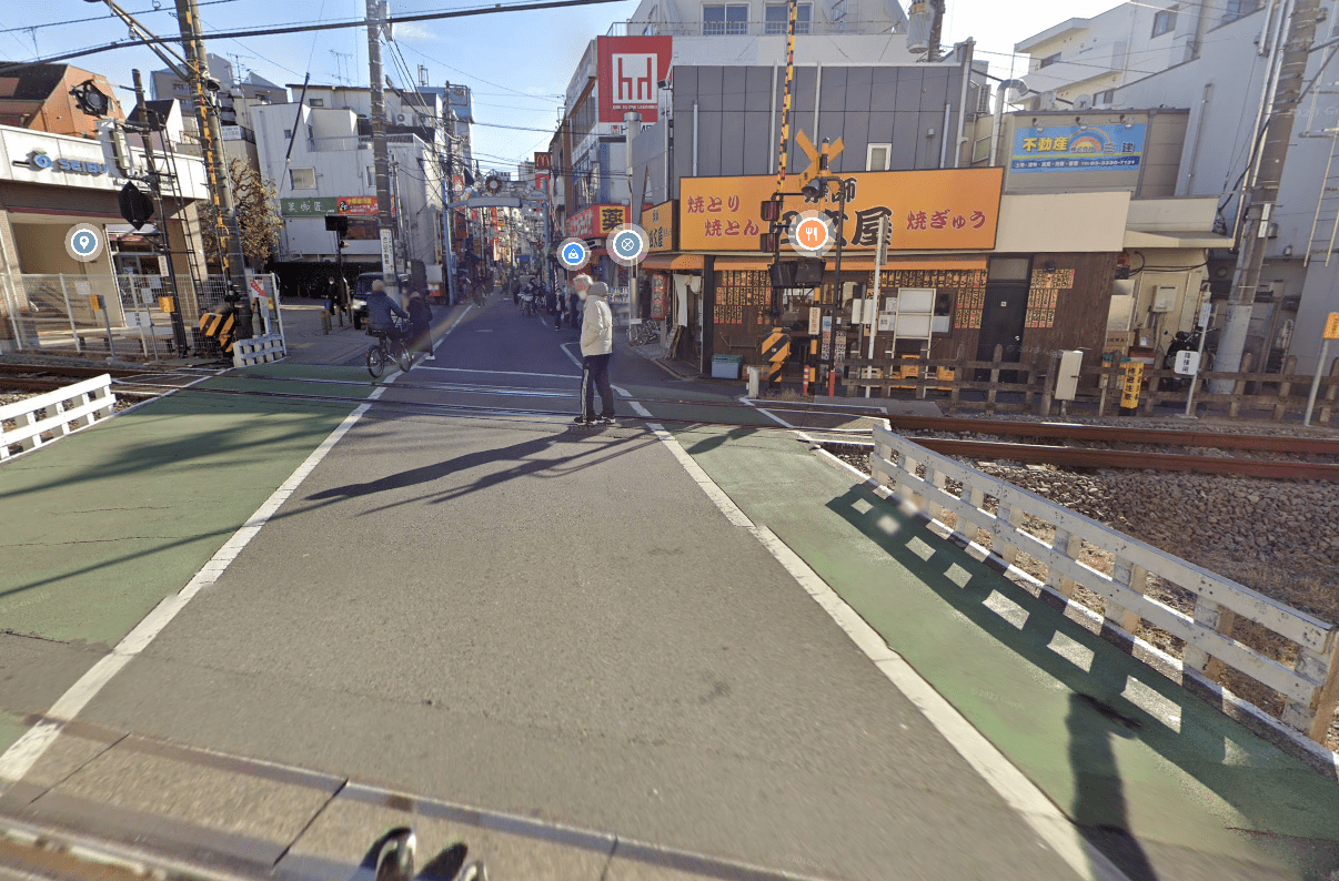 開かずの踏切として有名な某駅近くの踏切